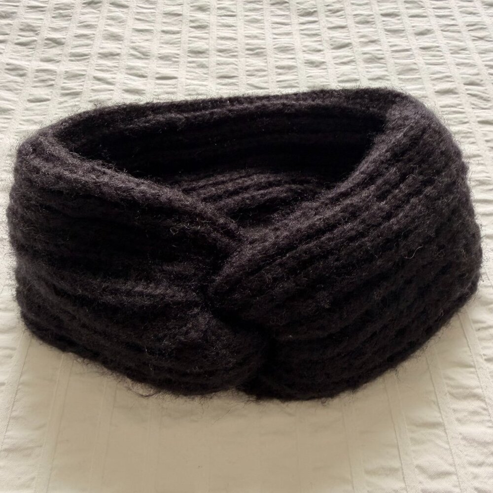 Soft Cable Knit Twist Ear Warmer Head Wrap / Headband in black